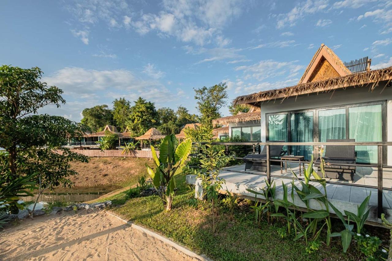 The Sanctuary Nam Ngum Beach Resort Ванг-Виенг Экстерьер фото